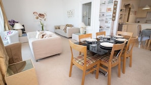 Dining - High Street 6 (Tenby)