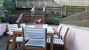 Outdoor dining - London House Apt. 2 (Saundersfoot)