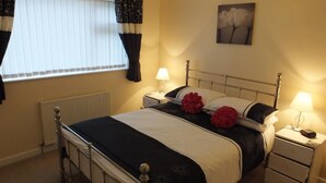 Room - Hoyles Close 14 (Tenby)