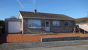 Front of property - Hoyles Close 14 (Tenby)