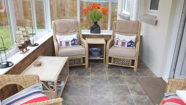 Property grounds - Hoyles Close 14 (Tenby)