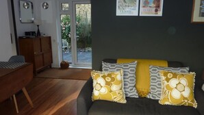 Living area - Pear Tree Cottage (Tenby)
