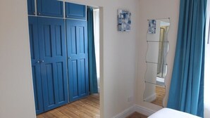 Unclassified image, 5 of 23, button - Penlan (Tenby)