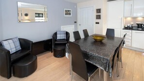 Dining - Park Place Court 3 Plas Bach (Tenby)