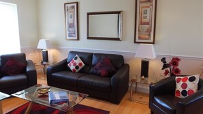 TV, stereo - South Beach Court 12a (Tenby)