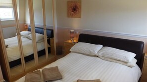 2 bedrooms, WiFi, bed sheets - South Beach Court 12a (Tenby)