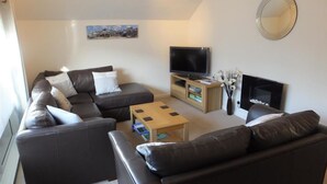 TV - Wallsfield Lane 1 (Tenby)