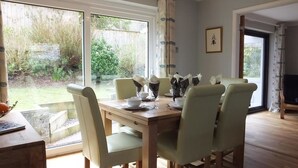 Dining - Ragged Staff 18 (Saundersfoot)