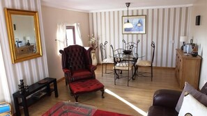 TV - Strawberry Gardens 12A (Tenby)