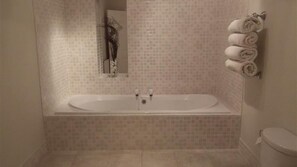 Bathroom - Victoria Street 35 Flat 1 (Tenby)