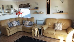 TV - Strandways Court 17 (Saundersfoot)