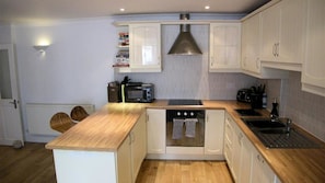 House (2 Bedrooms) | Private kitchen