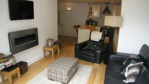 House (2 Bedrooms) | Living area | TV - Victoria Street 37, Flat 1 (Tenby)