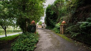 Property grounds - Skerry Back (Saundersfoot)