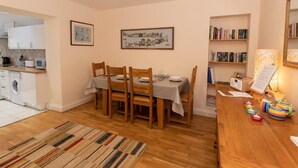 Dining - Ty Carreg (Tenby)