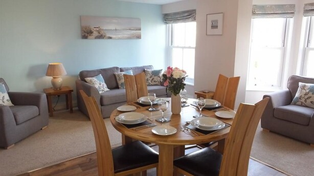 Dining - Spetchley House 4 (Tenby)