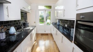 Réfrigérateur, micro-ondes, four, lave-vaisselle