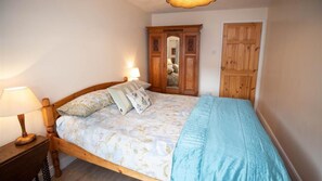 3 soverom, strykejern/-brett og sengetøy