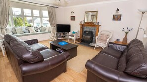 Flachbildfernseher, Tischtennisplatte