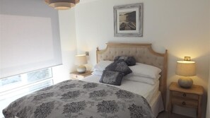 2 bedrooms, WiFi, bed sheets - Waters Edge 11 (Tenby)