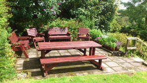 Outdoor dining - Swallows Rest (Kilgetty)