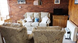 TV, DVD player - Waters Edge 16 (Narberth)