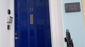 Majoituspaikan sisäänkäynti