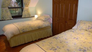 2 bedrooms, WiFi, bed sheets - The Granary Roadside Farm (Narberth)