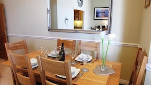 Dining - South Beach Court 5 (Tenby)