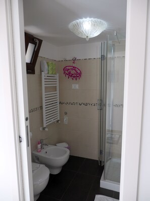 Shower, free toiletries, hair dryer, bidet - La Casa Di Nicole (Polignano a Mare)