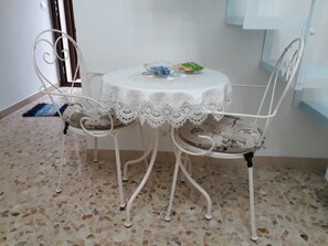 Comfort Quadruple Room, 1 Bedroom, Ensuite, Tower | Premium bedding, free minibar, individually decorated - La Casa Di Nicole (Polignano a Mare)