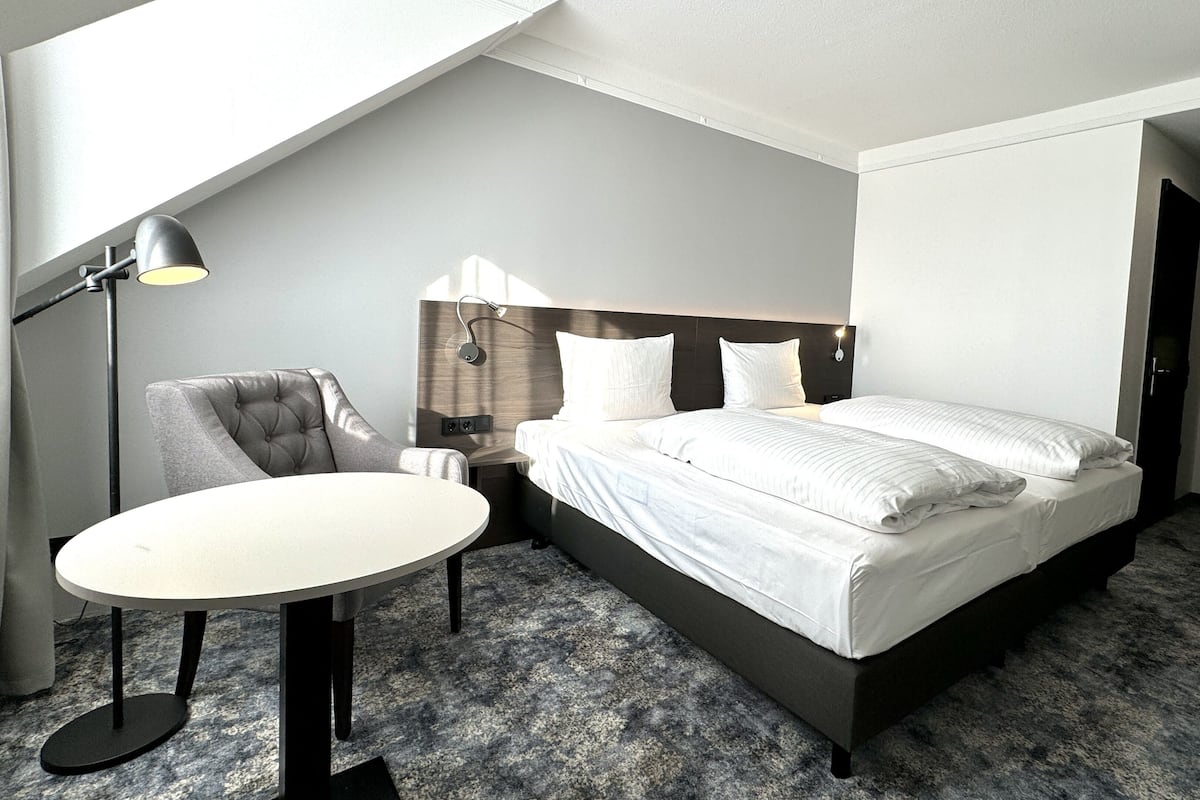 double room, 2 single beds | 1 bedroom, minibar, desk, blackout curtains