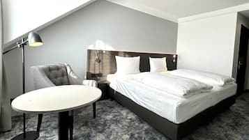 Double Room, 2 Twin Beds | Minibar, desk, blackout drapes, free WiFi