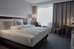 Minibar, escritorio, cortinas blackout y wifi gratis
