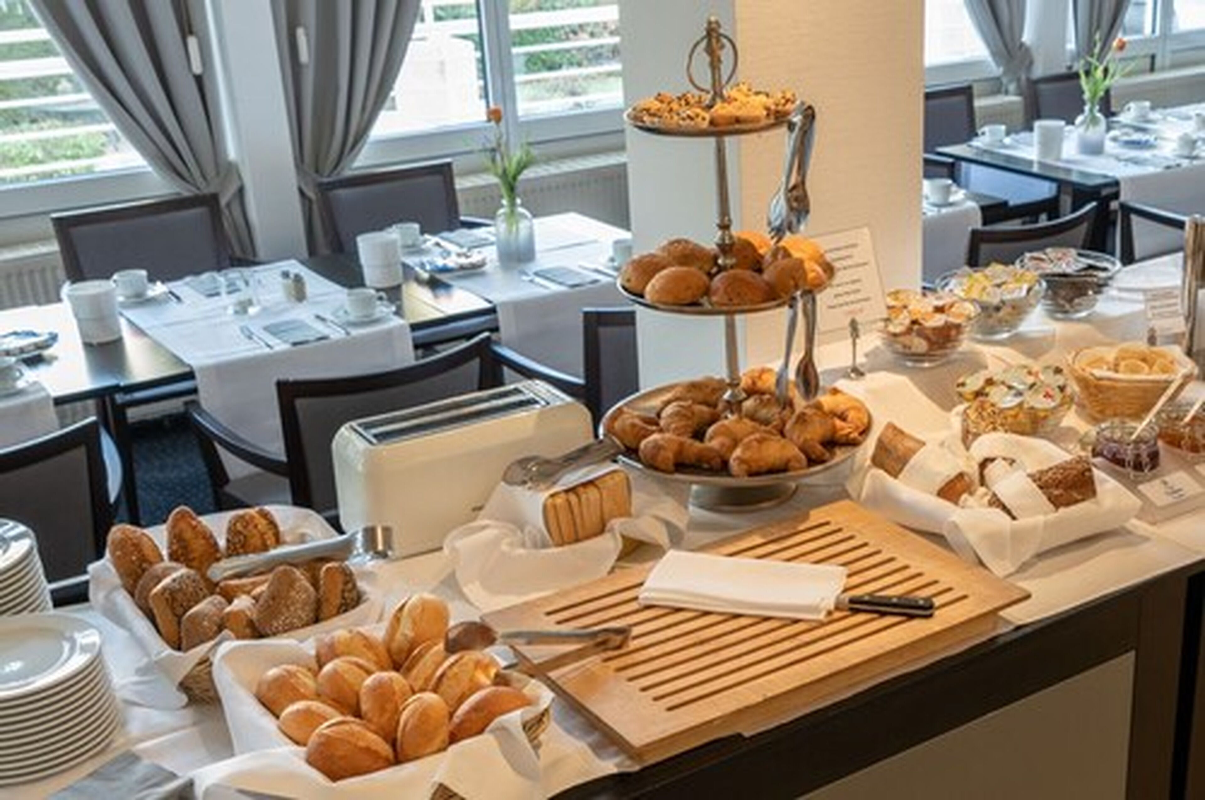 daily buffet breakfast (eur 21 per person)