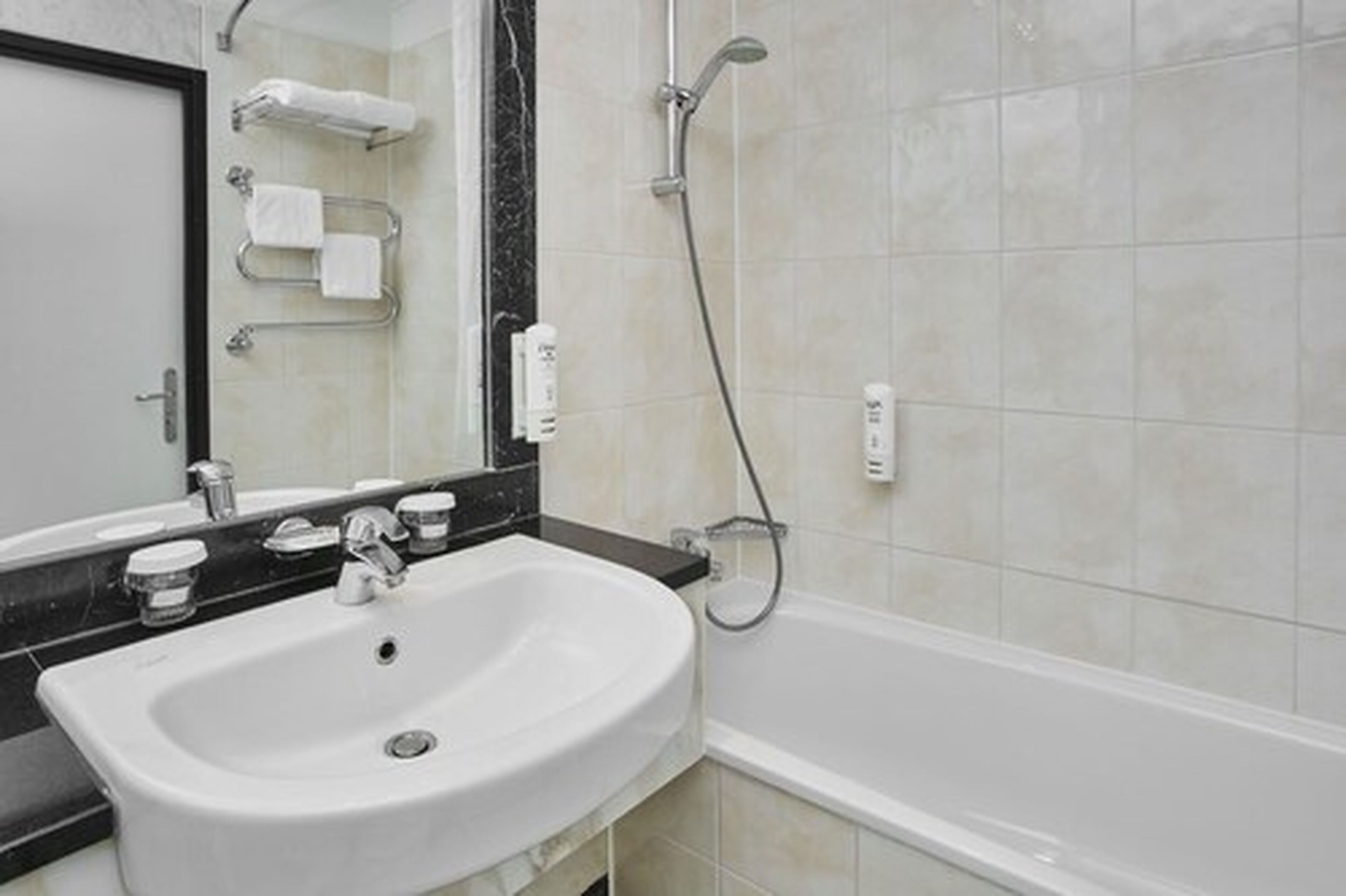 combined shower/bathtub, deep-soaking bathtub, towels