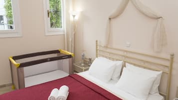 Familienapartment, 2 Schlafzimmer, eingeschränkter Meerblick | Zimmersafe, Schreibtisch, kostenloses WLAN, Bettwäsche