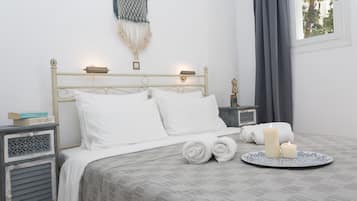 Double Room, Balcony, Garden View | In-room safe, desk, free WiFi, bed sheets