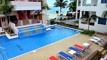 Kolam renang terbuka, kerusi lepak pantai