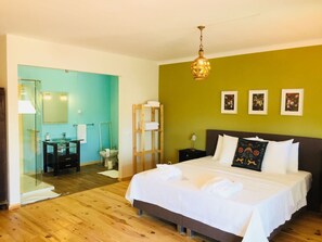 Luxury-Zweibettzimmer, 1 King-Bett, Balkon | Hochwertige Bettwaren, Minibar, Zimmersafe, Verdunkelungsvorhänge