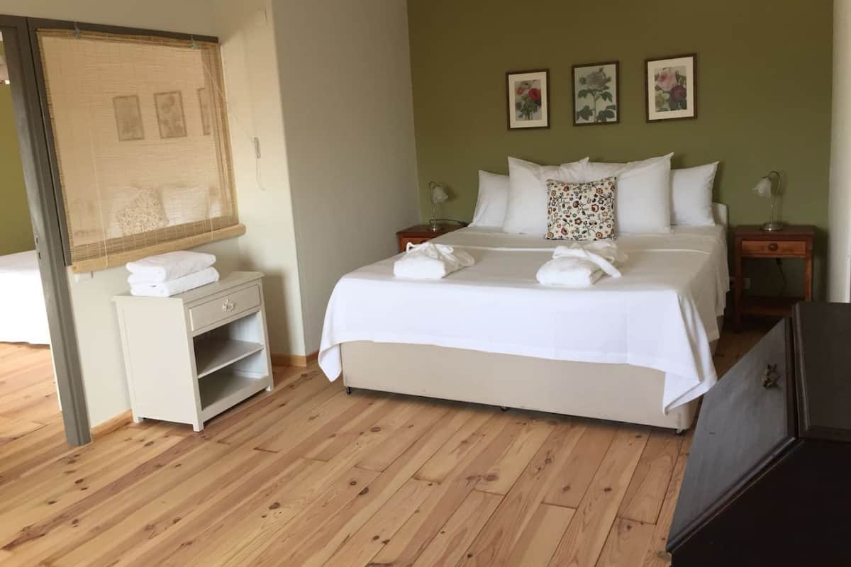 Familie vierpersoonskamer, 2 slaapkamers | Luxe beddengoed, een minibar, een kluis op de kamer