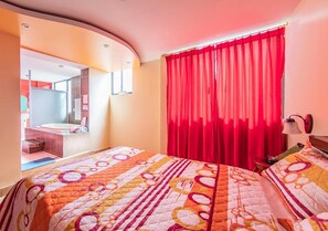 In-room safe, iron/ironing board, free WiFi, bed sheets - Hostal Oro Orense (Quito)
