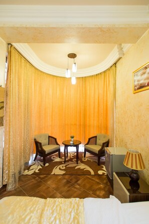 Desk, iron/ironing board, free WiFi, bed sheets - Hotel Amber (Batumi)