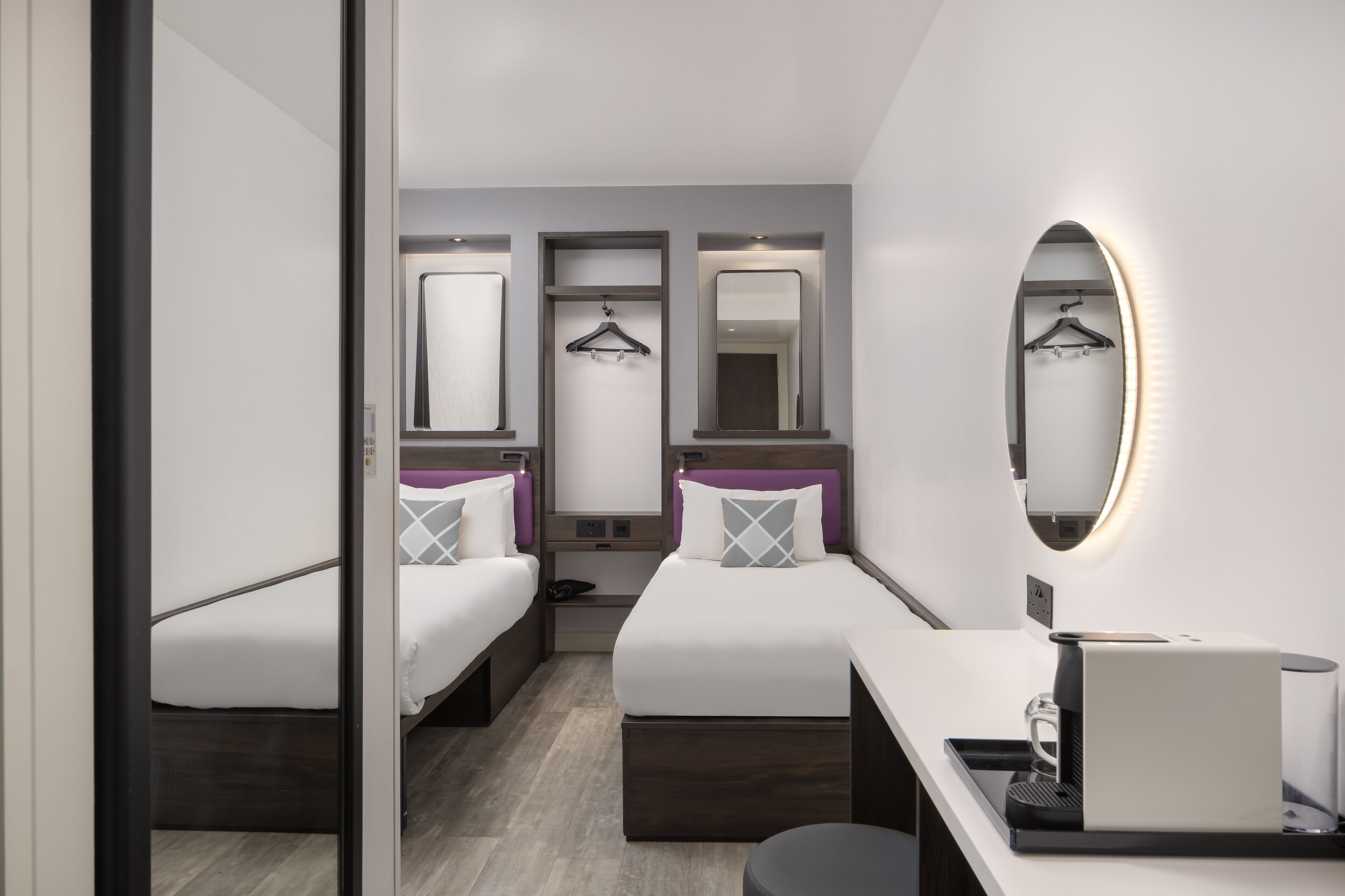 room, 2 single beds, non smoking | 1 bedroom, in-room safe, desk, laptop workspace