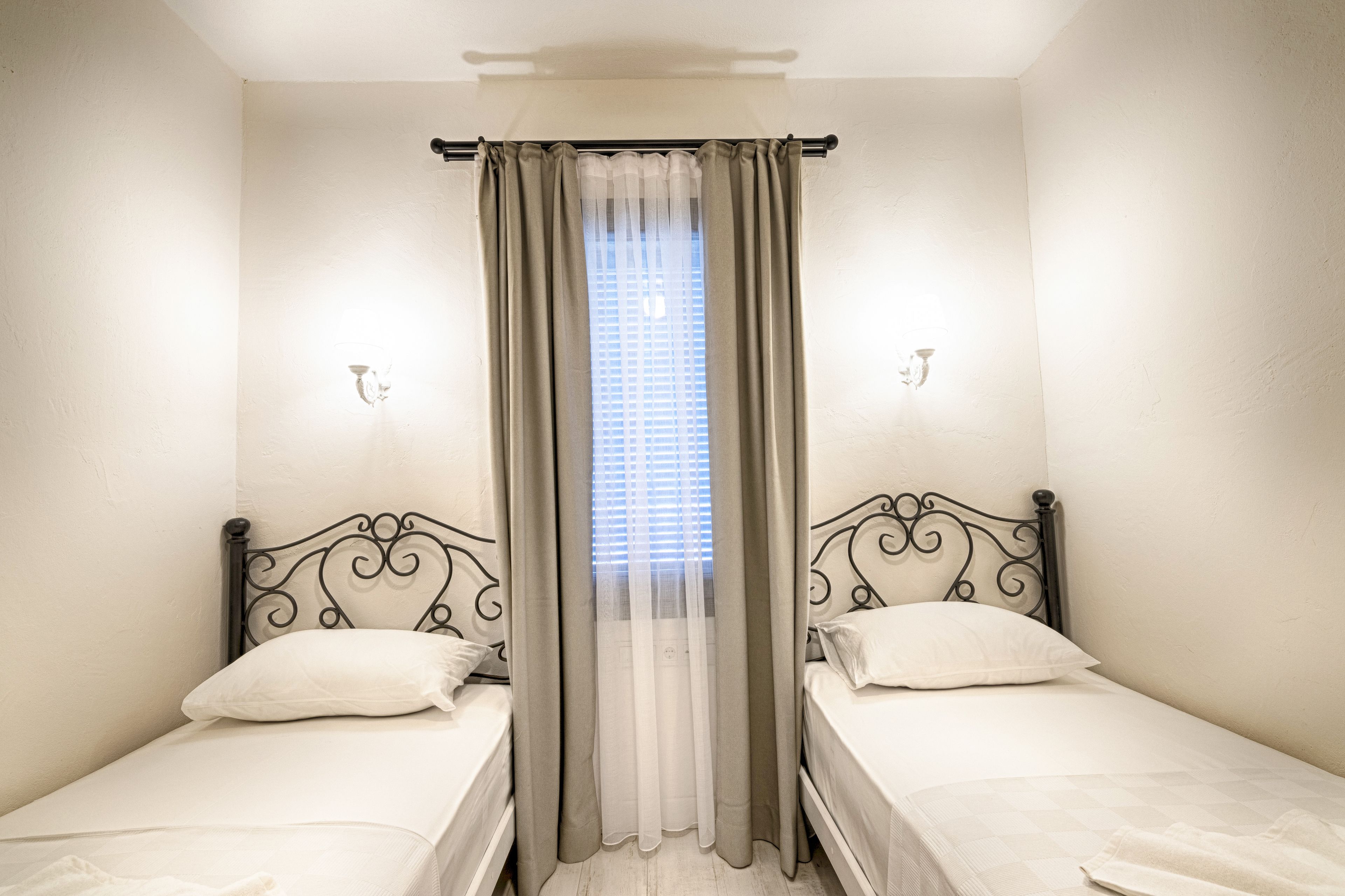 1+1 deluxe suite on the garden floor - 1 queen bed and 2 single beds | egyptian cotton sheets, premium bedding, minibar, in-room safe