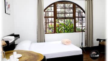 Laptop workspace, soundproofing, iron/ironing board, free WiFi