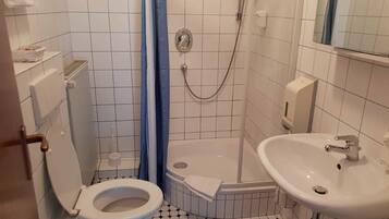 Rainfall showerhead, towels