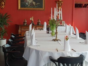 Breakfast, lunch, dinner served; international cuisine  - Hotel Restaurant Heidrich (Plettenberg)