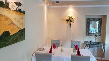 Breakfast, lunch, dinner served; international cuisine