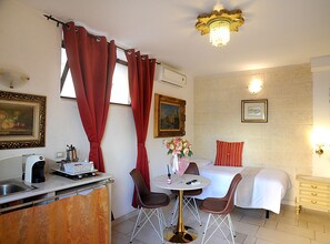 Superior Suite, Multiple Beds, Non Smoking, Ground Floor | Private kitchen | Fridge, stovetop, espresso maker - B&B Gianluis (Fasano)